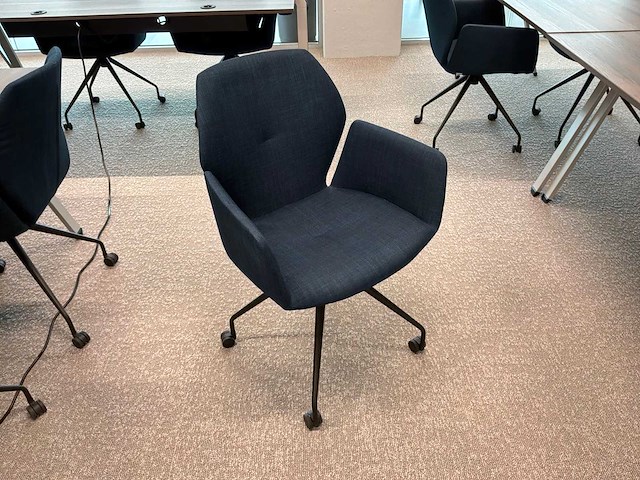 Wiesner hager yuno conferentietafels met stoelen - afbeelding 5 van  6