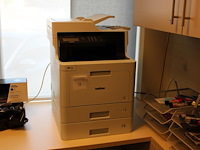 Wifi printer brother type dcp-l8410cdw met twee papierladen en extra toner.