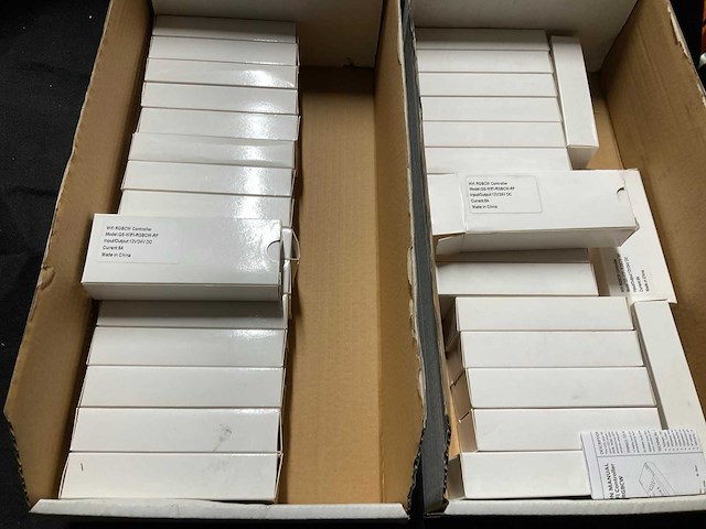 Wifi rgb controller qs-wifi-rgbw-rf draad, kabels & snoeren (35x) - afbeelding 1 van  3