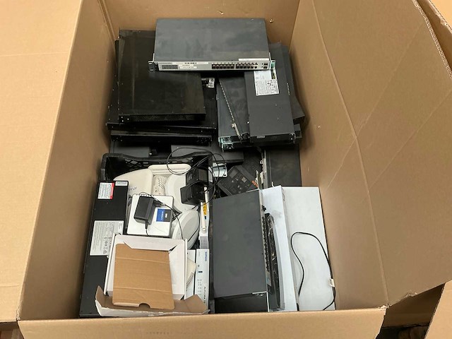 Wifi, router & switch - afbeelding 1 van  3