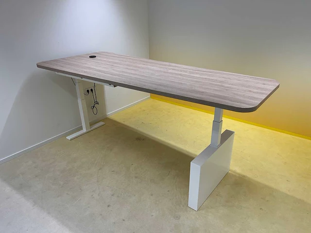 Wigvormig elektrisch zit-sta bureau 266x112 - afbeelding 2 van  14
