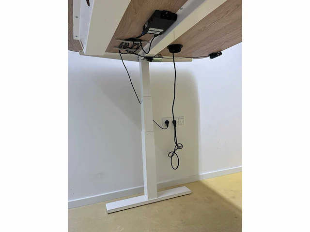Wigvormig elektrisch zit-sta bureau 266x112 - afbeelding 4 van  14