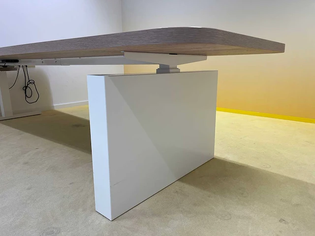 Wigvormig elektrisch zit-sta bureau 266x112 - afbeelding 8 van  14
