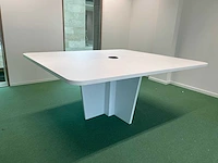 Wigvormige vergadertafel 180x160