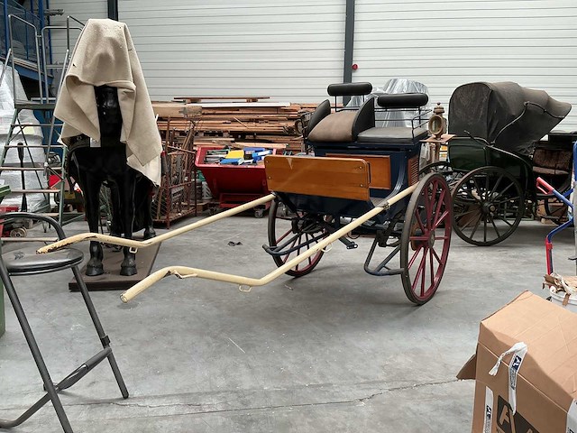 Wijkmans vintage rijtuig - afbeelding 1 van  8
