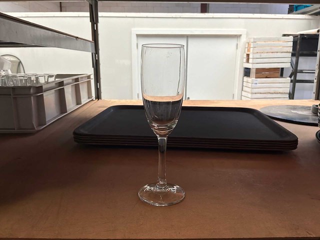 Wijn- en champagneglazen (1400x) - afbeelding 4 van  7