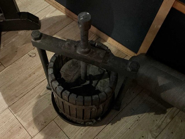 Wijn/ ciderpers ( vintage ) - afbeelding 3 van  3