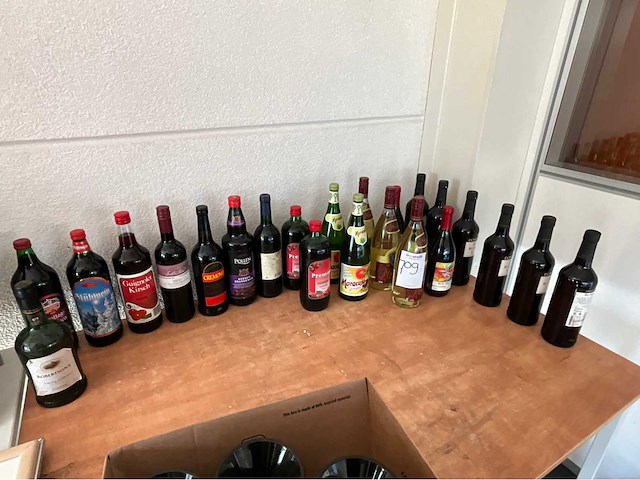 Wijn en divers - afbeelding 1 van  8