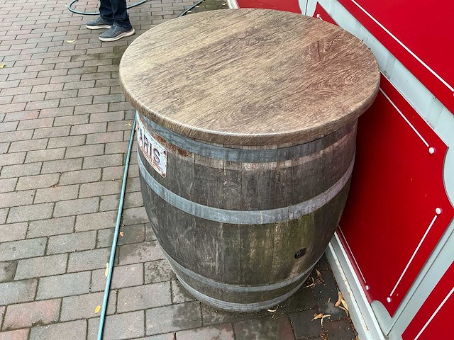 Wijnvatten als staantafels (4x) - afbeelding 4 van  8