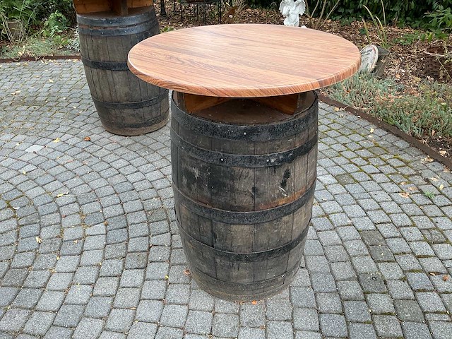 Wijnvatten als staantafels (4x) - afbeelding 5 van  8