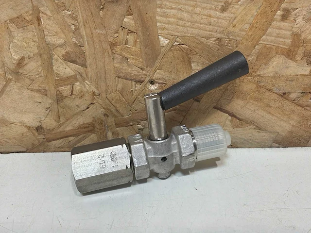 Wika manometerkraan g1/2"inw-uitw 910.10 rvs 316ti (10x) - afbeelding 1 van  4