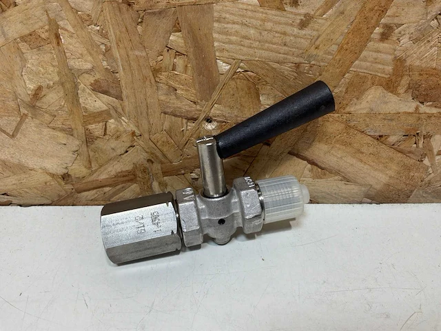 Wika manometerkraan g1/2"inw-uitw 910.10 rvs 316ti (10x) - afbeelding 1 van  5
