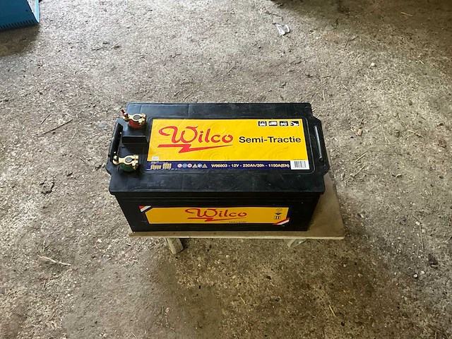 Wilco semi-tractie 12v-230ah-1150a accu - afbeelding 1 van  5