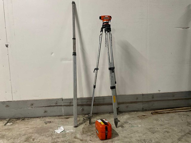 Wild nk1 waterpasinstrument / kijker met meetlat - afbeelding 1 van  7