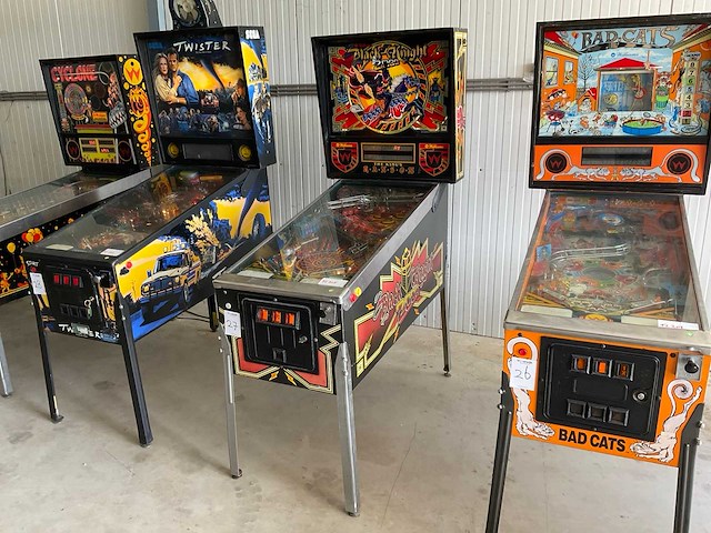 Williams black night 2000 flipperkast - afbeelding 1 van  7