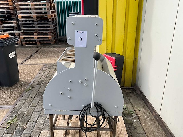 Wilro 12 broodsnijmachine - afbeelding 4 van  9
