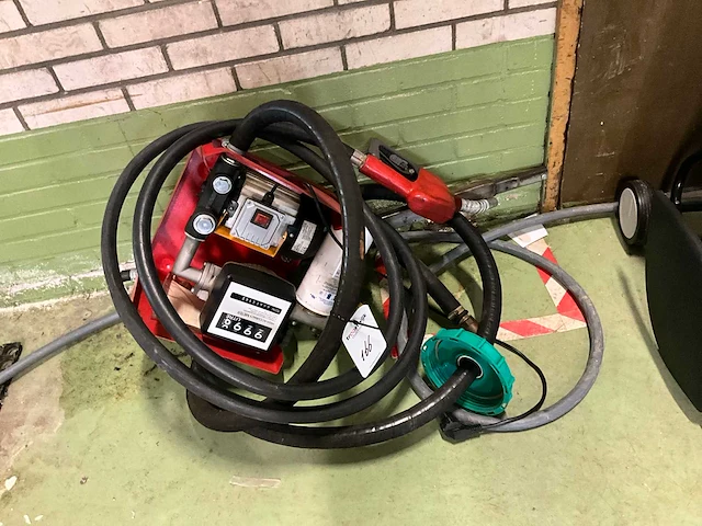 Wiltec 220 volt dieselpomp - afbeelding 1 van  5