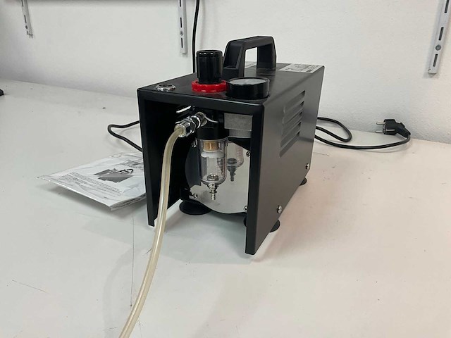 Wiltec af18a airbrush compressor - afbeelding 1 van  4