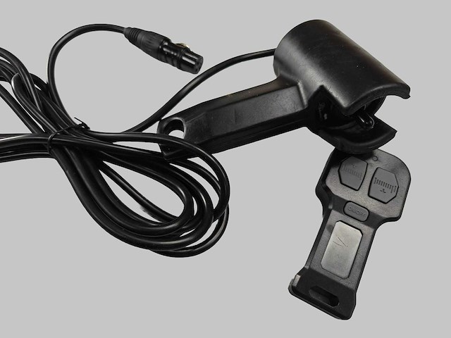 Winchtech 6100 kg 12v elektrische lier (6.5 pk) met staalkabel en draadloze bediening - afbeelding 4 van  12