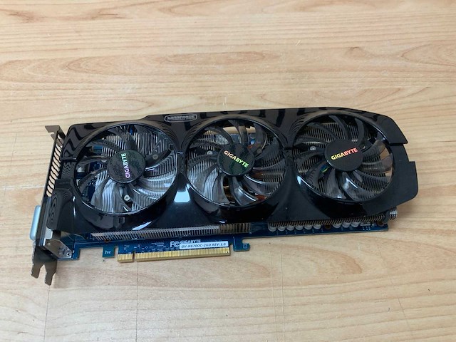 Windforce - gigabyte gv-n6700c-2gd - videokaart - afbeelding 1 van  4