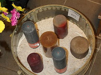 Windlicht doorsnede 108 cm, gevuld met vogelzand en diverse kaarsen. - afbeelding 2 van  2