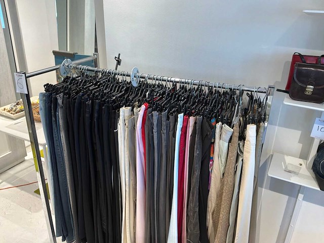 Winkel meubilair en kledingrekken - afbeelding 4 van  6