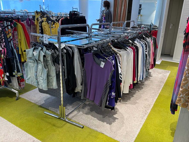 Winkel meubilair en kledingrekken - afbeelding 5 van  6