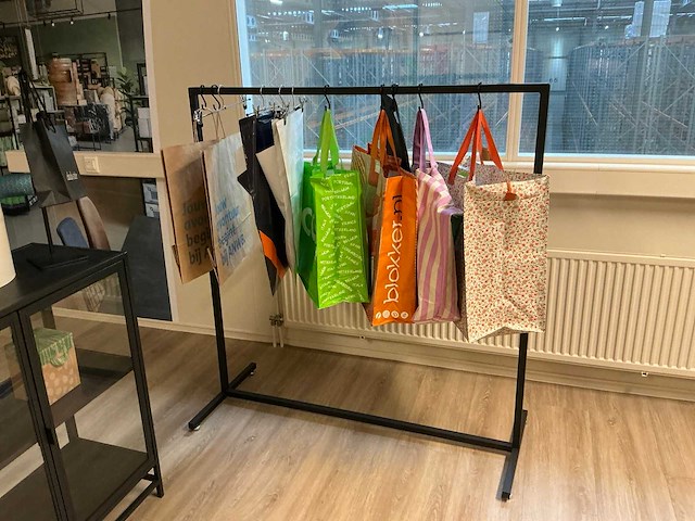 Winkel meubilair/wandstellingen - afbeelding 8 van  10