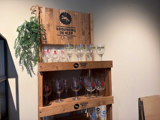 Winkel opstelling (bier grotendeels tht verlopen) - afbeelding 6 van  7