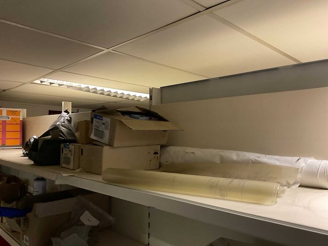 Winkel stelling met inhoud. - afbeelding 20 van  49