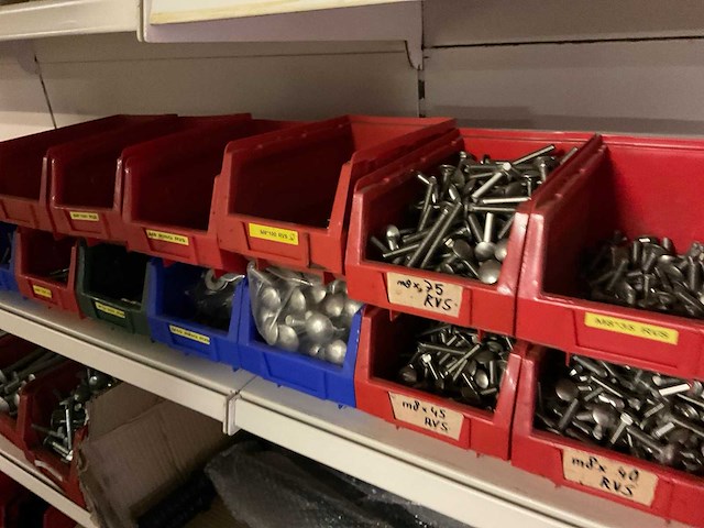 Winkel stelling met inhoud. - afbeelding 28 van  49