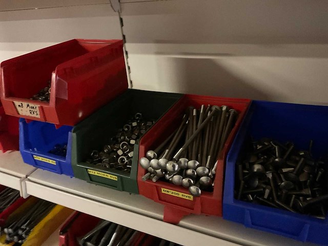 Winkel stelling met inhoud. - afbeelding 30 van  49