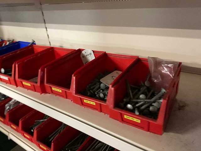 Winkel stelling met inhoud. - afbeelding 31 van  49