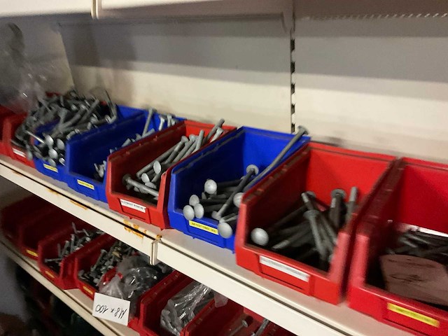 Winkel stelling met inhoud. - afbeelding 32 van  49