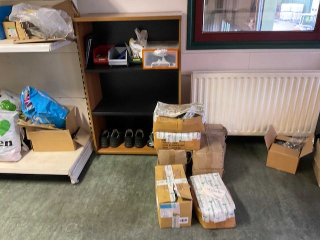 Winkel stelling met inhoud. - afbeelding 43 van  49