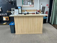 Winkel toonbank met achterwand - afbeelding 4 van  11