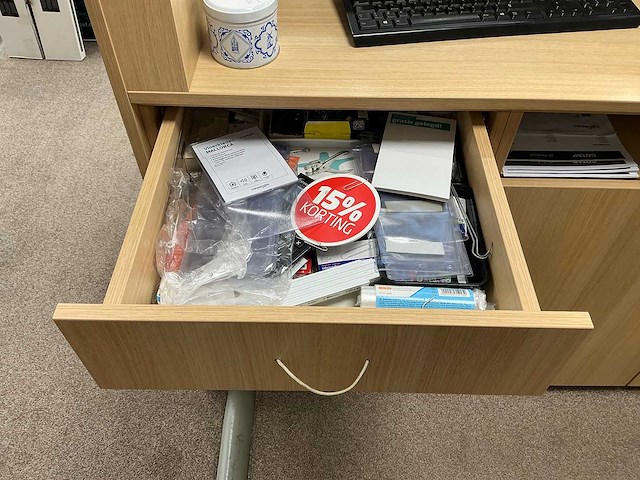 Winkel toonbank met achterwand - afbeelding 10 van  11