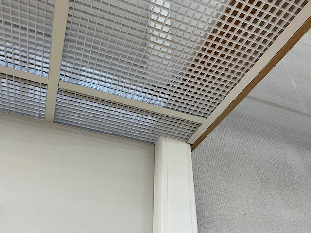 Winkel toonbank met achterwand - afbeelding 11 van  11