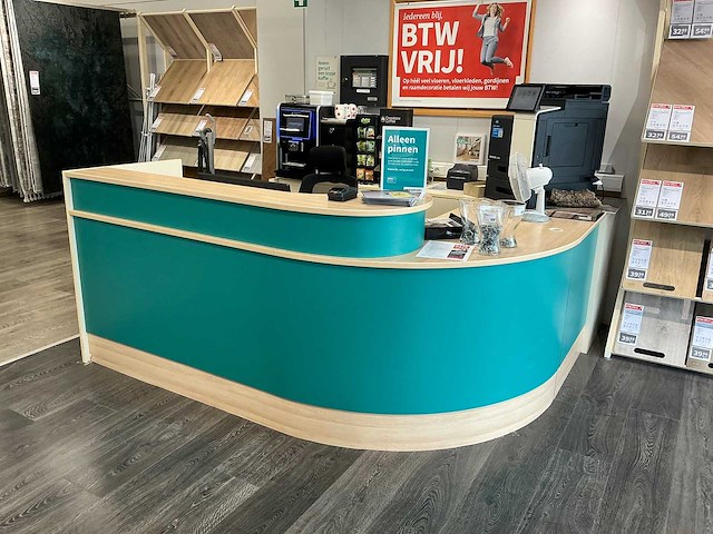 Winkel toonbank met achterwand - afbeelding 1 van  9