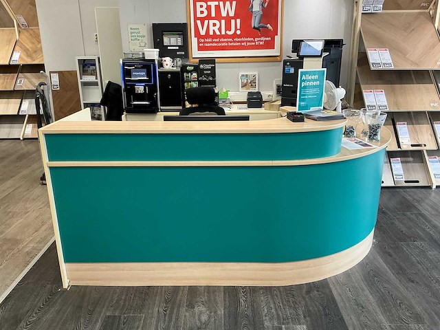 Winkel toonbank met achterwand - afbeelding 2 van  9