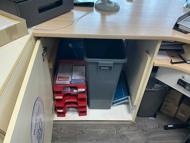 Winkel toonbank met achterwand - afbeelding 4 van  9