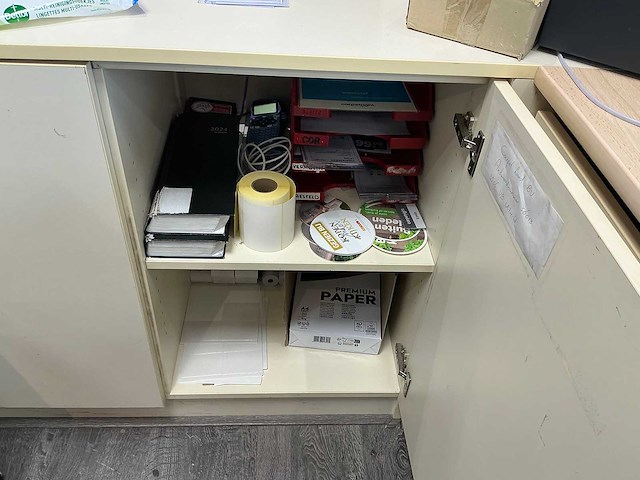 Winkel toonbank met achterwand - afbeelding 7 van  9