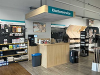 Winkel toonbank met achterwand