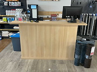 Winkel toonbank met achterwand - afbeelding 3 van  10