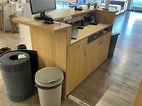 Winkel toonbank met achterwand - afbeelding 6 van  10