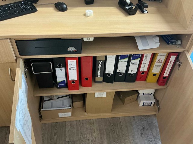 Winkel toonbank met achterwand - afbeelding 9 van  10