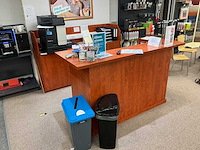 Winkel toonbank met achterwand