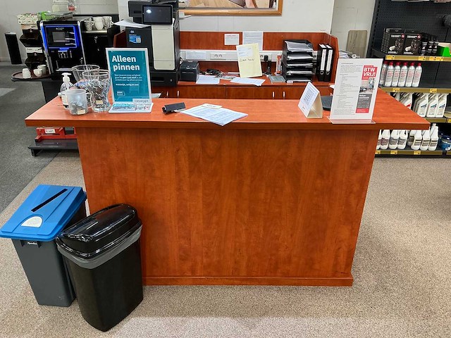 Winkel toonbank met achterwand - afbeelding 2 van  7