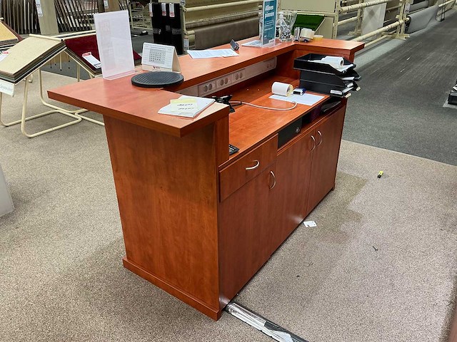 Winkel toonbank met achterwand - afbeelding 4 van  7