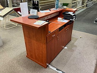 Winkel toonbank met achterwand - afbeelding 4 van  7